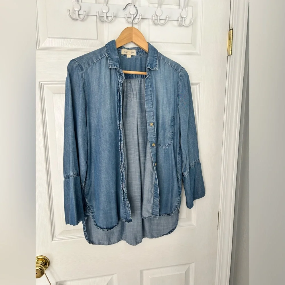 Cloth and Stone collared button up lightweight denim colored shirt size small - Picture 8 of 8